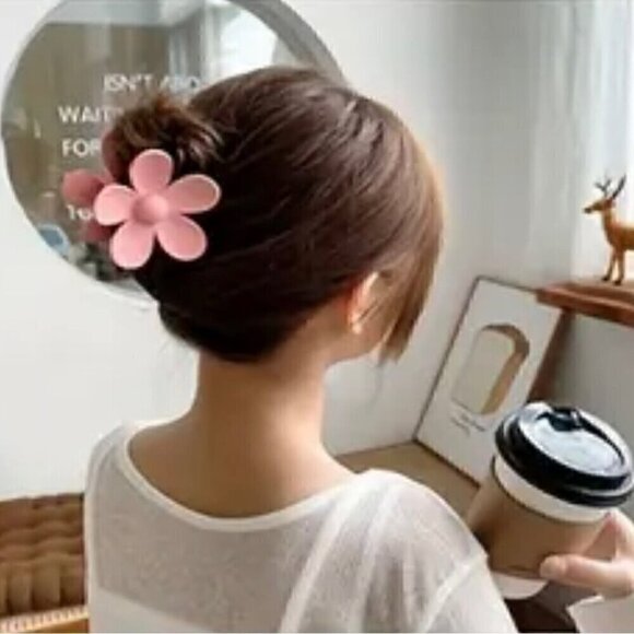 Pink flower Claw Clip NWT - Picture 4 of 4